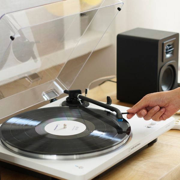 AUDIO-TECHNICA AT-LP70XBT-WS WHITE/SILVER TOCADISCOS